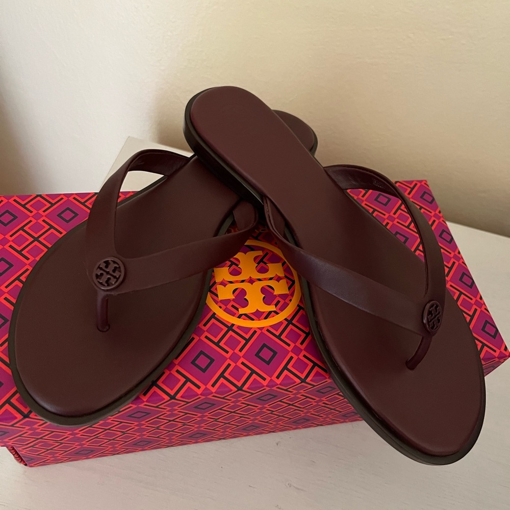 NIB Tory Burch Benton Thong Sandals Size 8 New Claret - Picture 4 of 10